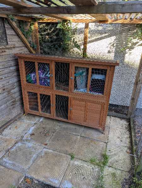 Large Rabbit Hutch