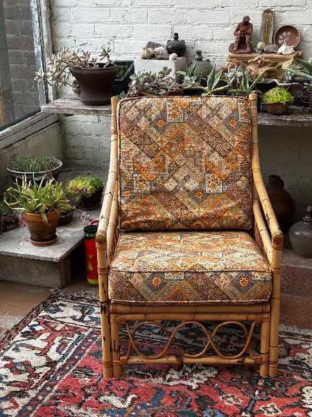 Single wicker chair