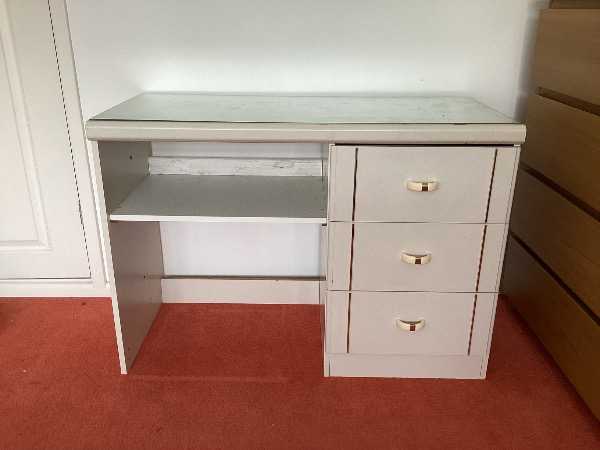 Dressing table / desk