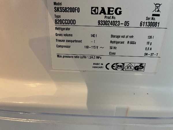 AEG under counter fridge x3 glass shelves