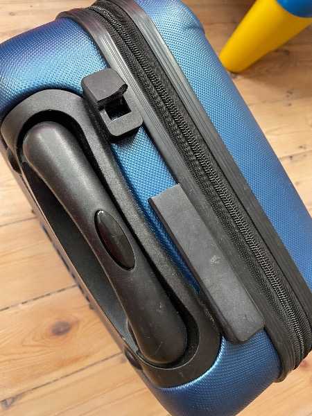 Small suitcase w wheels
