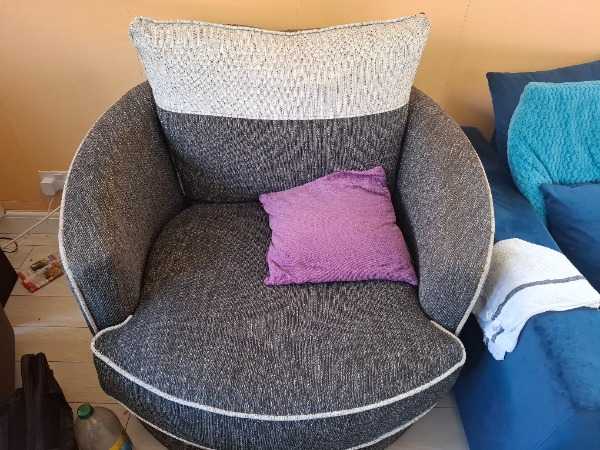 Swivel Cuddle Seat