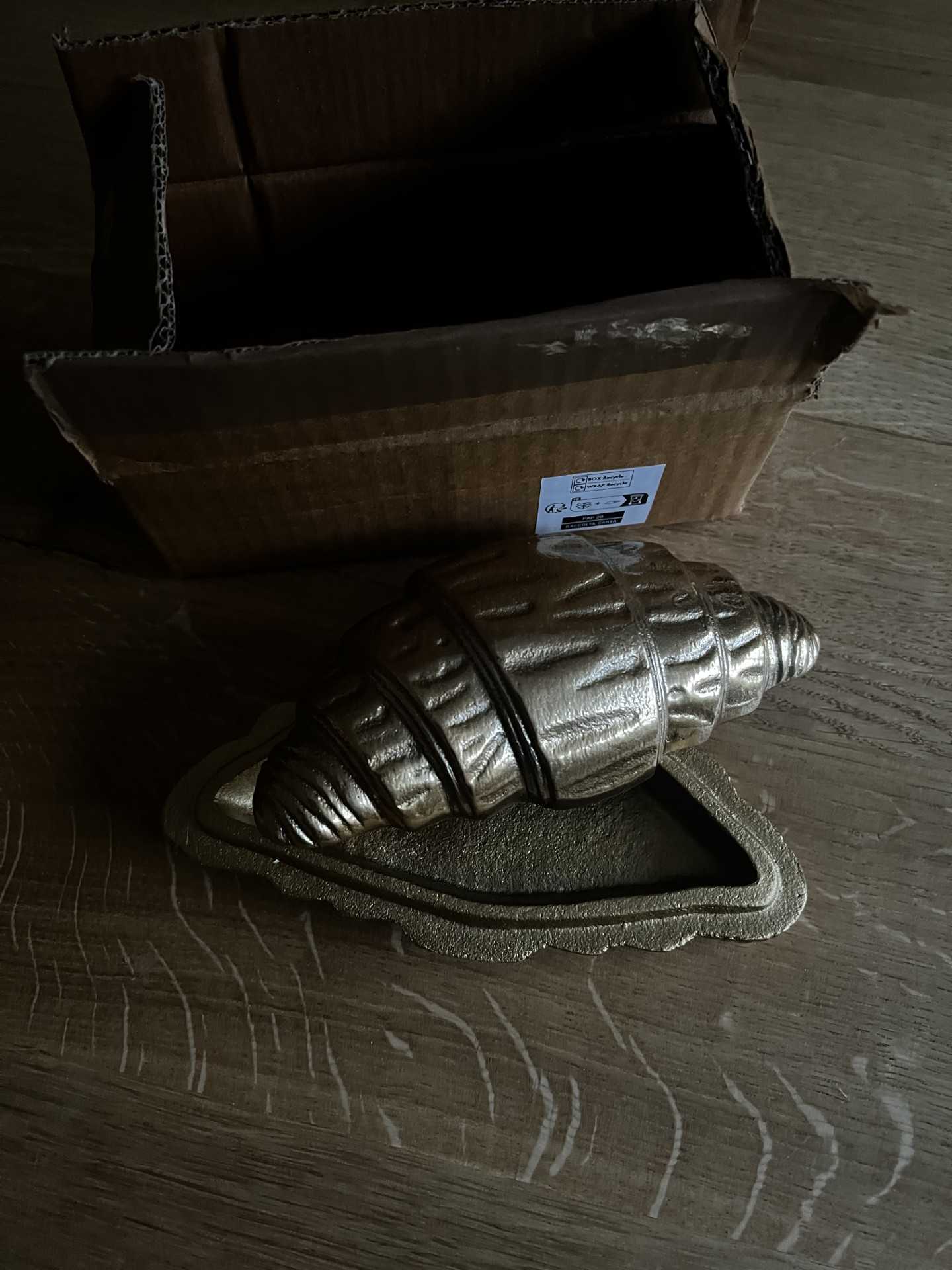 Gold coloured metal trinket box shaped like sea shell/ ?croissant