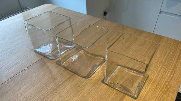 Glass houseplant pot holders and glass pebbles