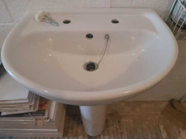 Pedestal Wash Basin