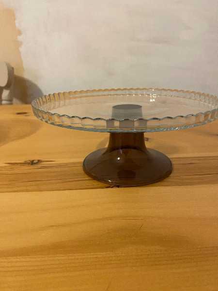 Glass cake stand