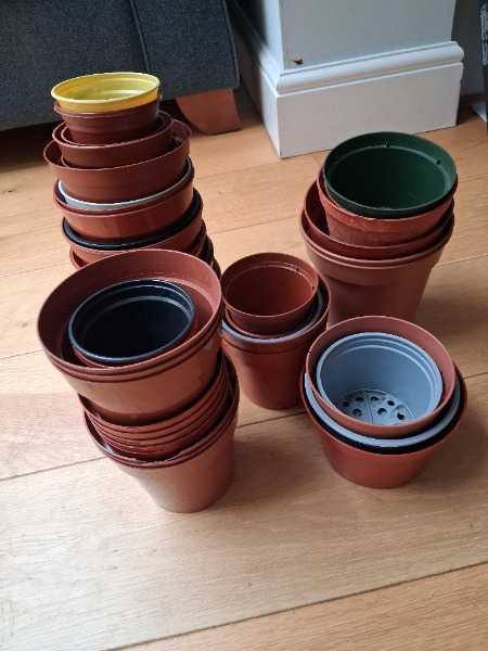 Plastic Flower Pots 8.5-15cm diameter