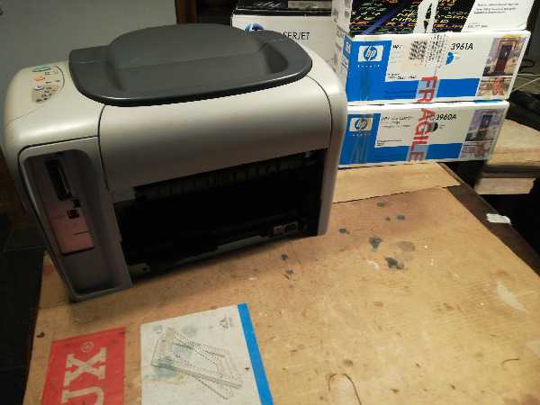 Colour laser printer for spares + toner cartridges.